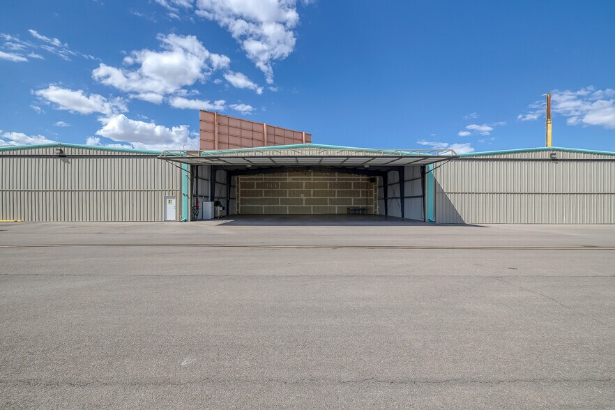 More Photos Of 2730 Airport Dr, North Las Vegas Airplane Hangar For Sale