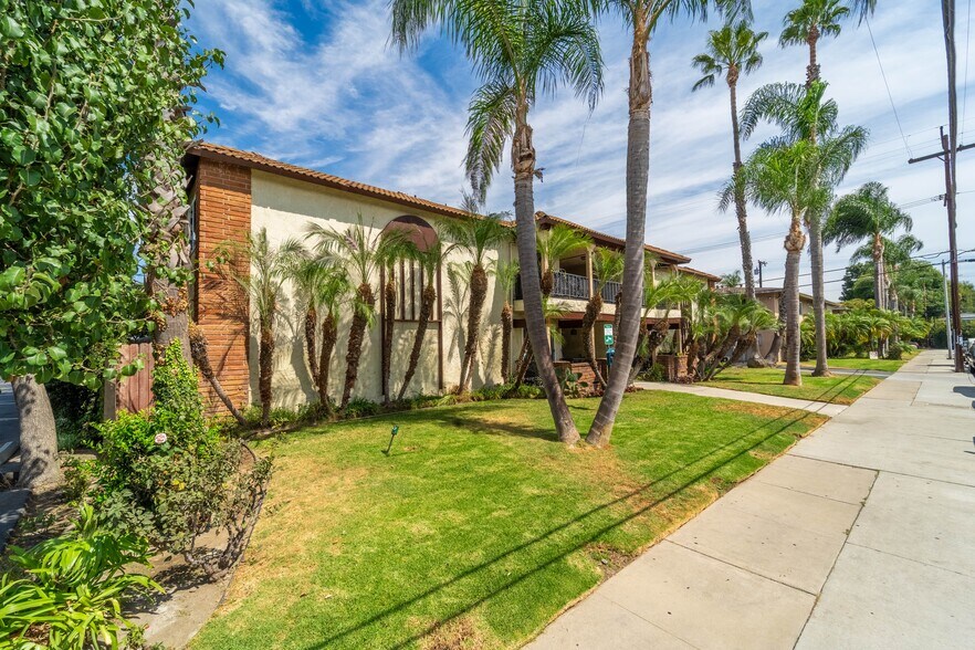 Primary Photo Of 2221 E Lenita Ln, Santa Ana Apartments For Sale