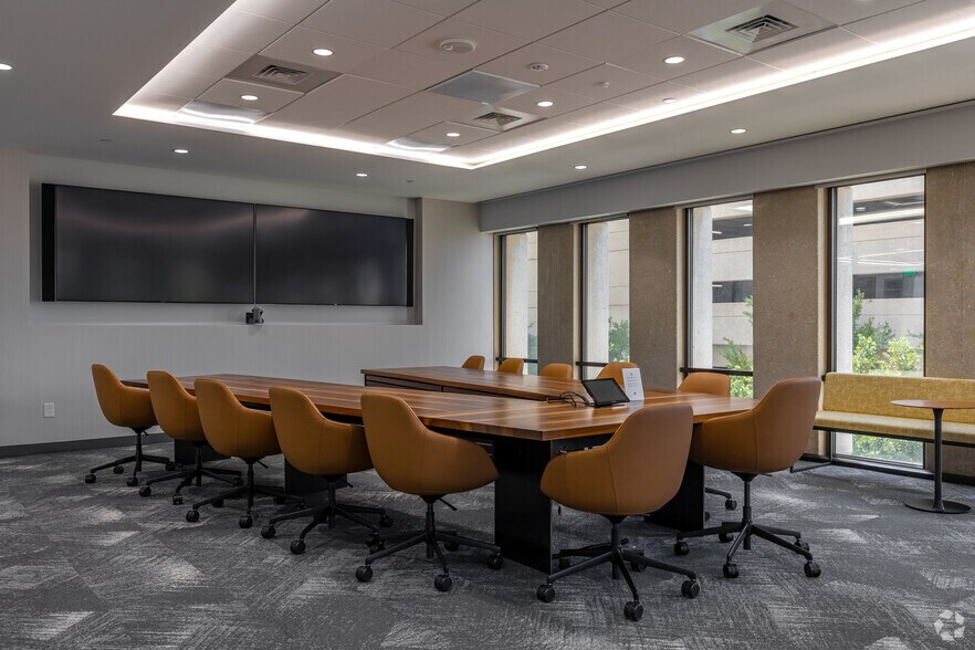 More Photos Of 801 Cherry St, Fort Worth Office For Lease