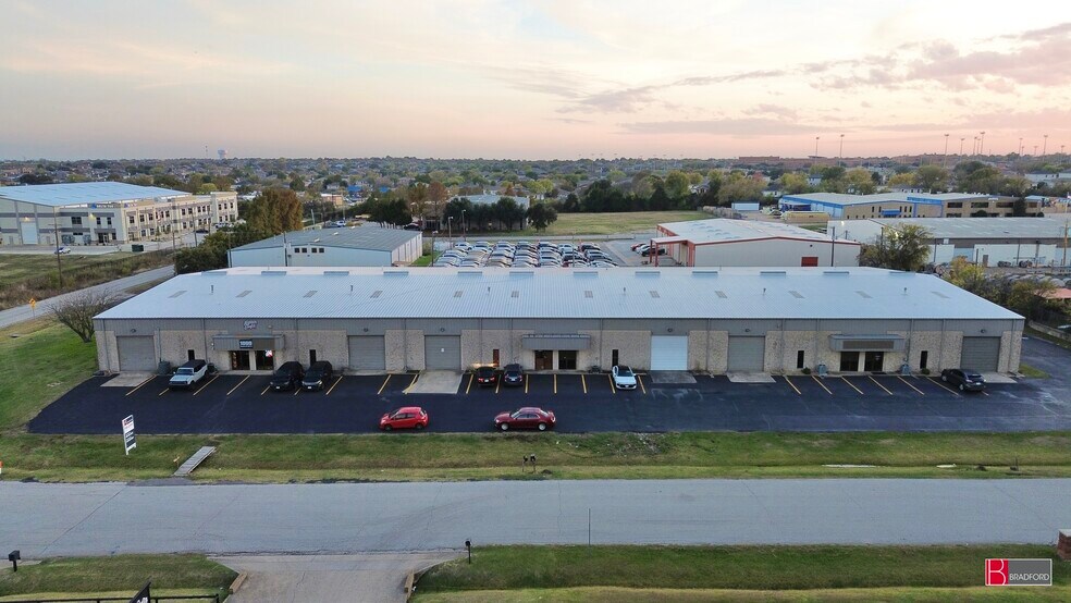 More Photos Of 1000-1008 N Commercial Blvd, Arlington Warehouse For Lease