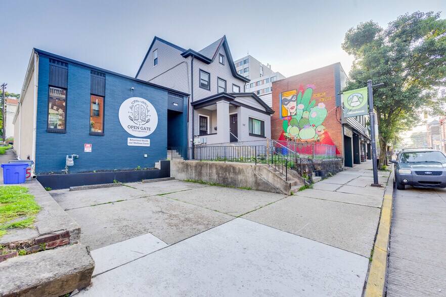 More Photos Of 745 E Warrington Ave, Pittsburgh Medical For Lease