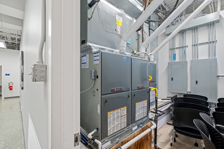 More Photos Of 630 S Cooper St, Memphis Office For Lease