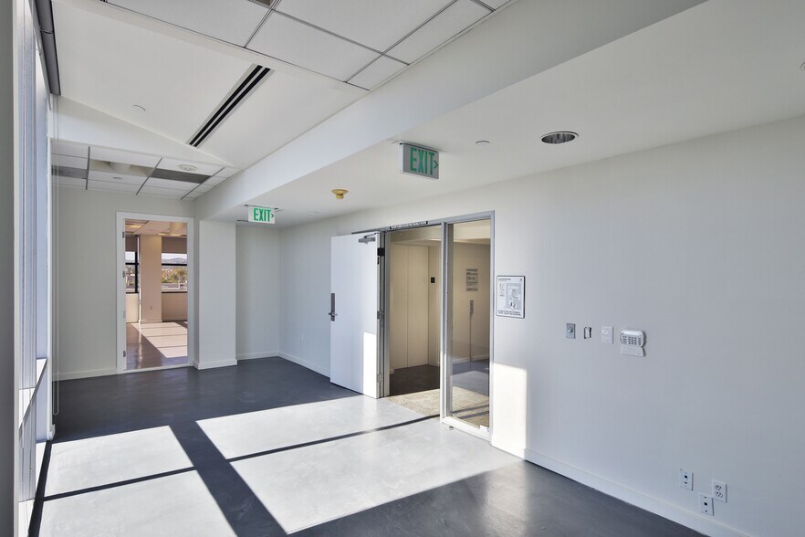 More Photos Of 8201 Beverly Blvd, Los Angeles Office For Lease