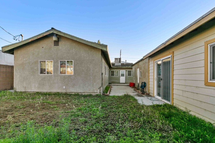 More Photos Of 7317 Clybourn Ave, Sun Valley Contractor Storage Yard For Sale