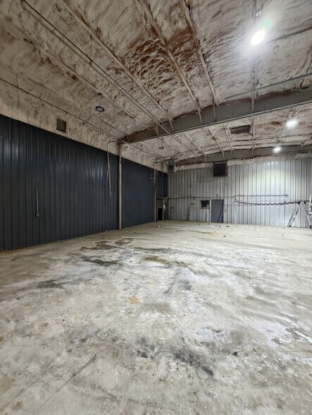 More Photos Of 1225 Channahon Rd, Joliet Warehouse For Lease