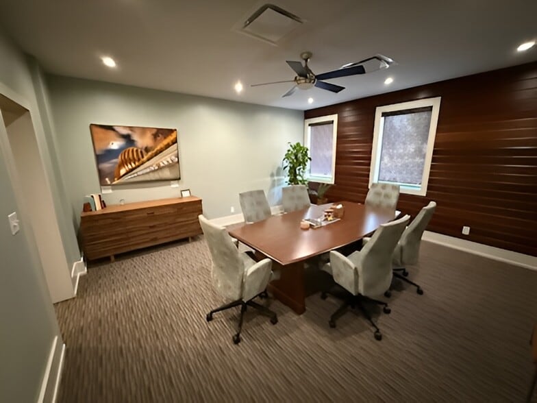 More Photos Of 420 W 98th St, Kansas City Medical For Sale