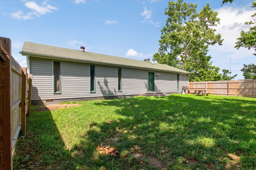 More Photos Of 102 Industrial Blvd, Toano Office For Sale