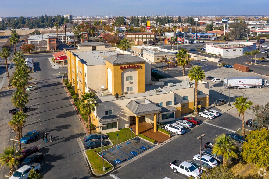 More Photos Of 828 Real Rd, Bakersfield Hotel For Sale