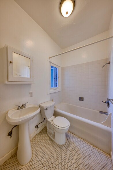 More Photos Of 2451 Le Conte Ave, Berkeley Apartments For Sale