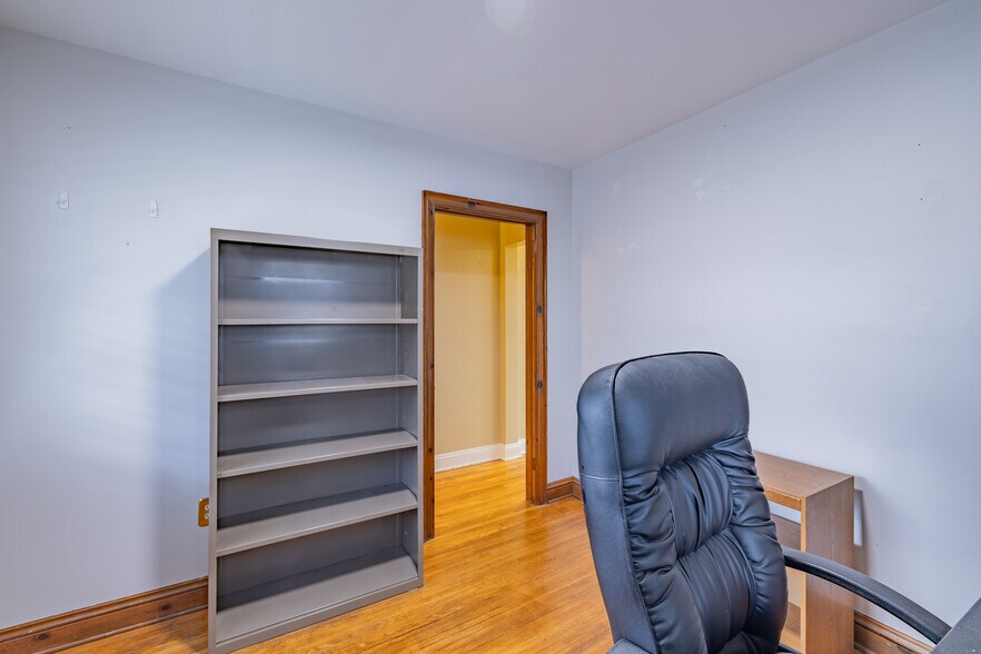 More Photos Of 1941 Euclid Ave, Bristol Medical For Sale