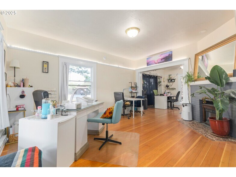 More Photos Of 1492 Pearl St, Eugene Office Residential For Sale