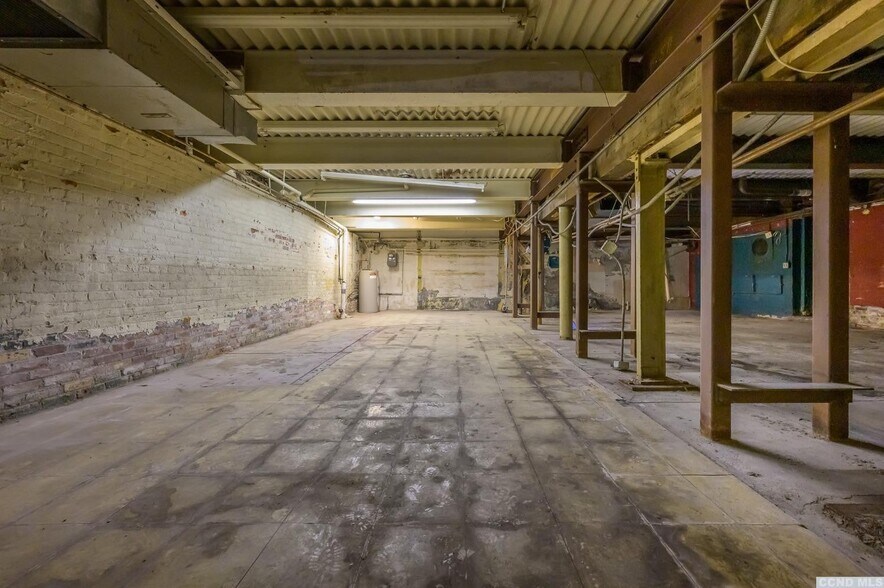 More Photos Of 8-10 Park Pl, Hudson Specialty For Sale