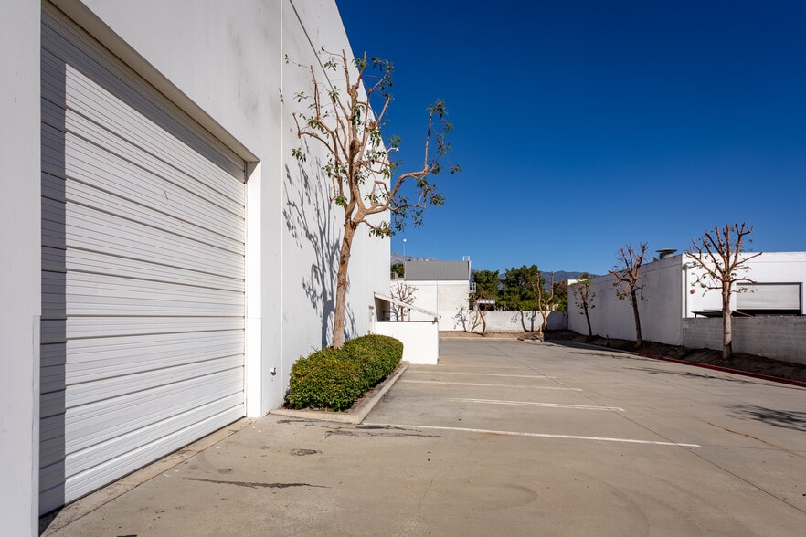 More Photos Of 10730 Bell Ct, Rancho Cucamonga Warehouse For Lease