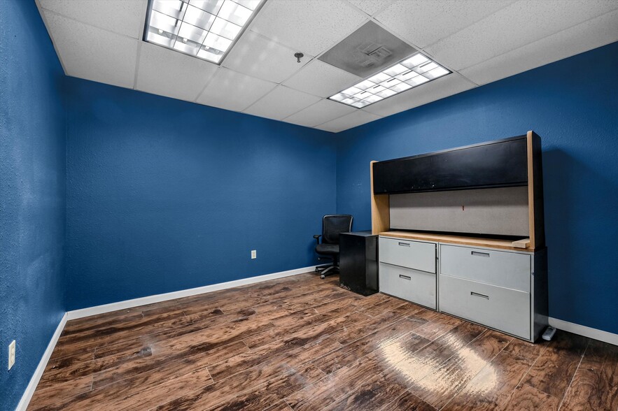 More Photos Of 1411 Southland Dr, Gainesville Flex For Sale