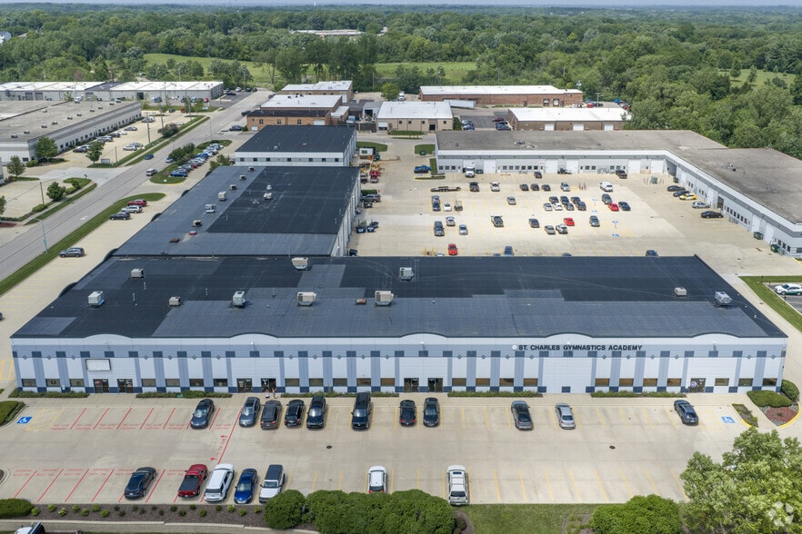 More Photos Of 720 N 17th St, St Charles Flex For Lease