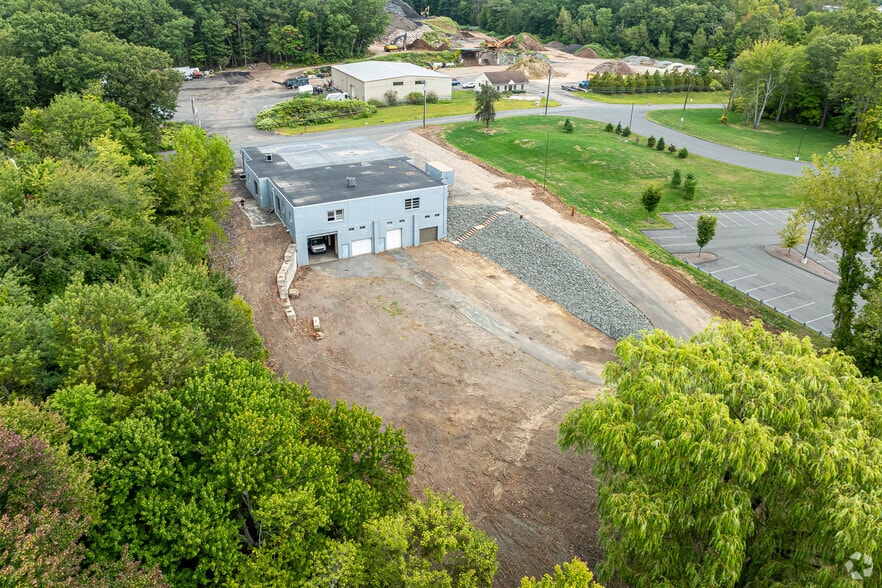 More Photos Of 195 W Newberry Rd, Bloomfield Warehouse For Sale