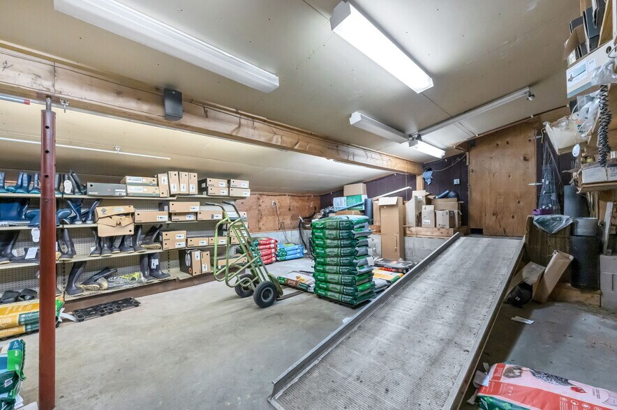 More Photos Of 51 Goshen Rd, Williamsburg Storefront For Sale