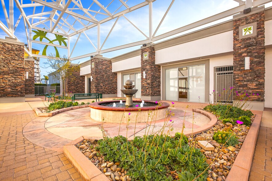 More Photos Of 2200 Outlet Center Dr, Oxnard Unknown For Lease