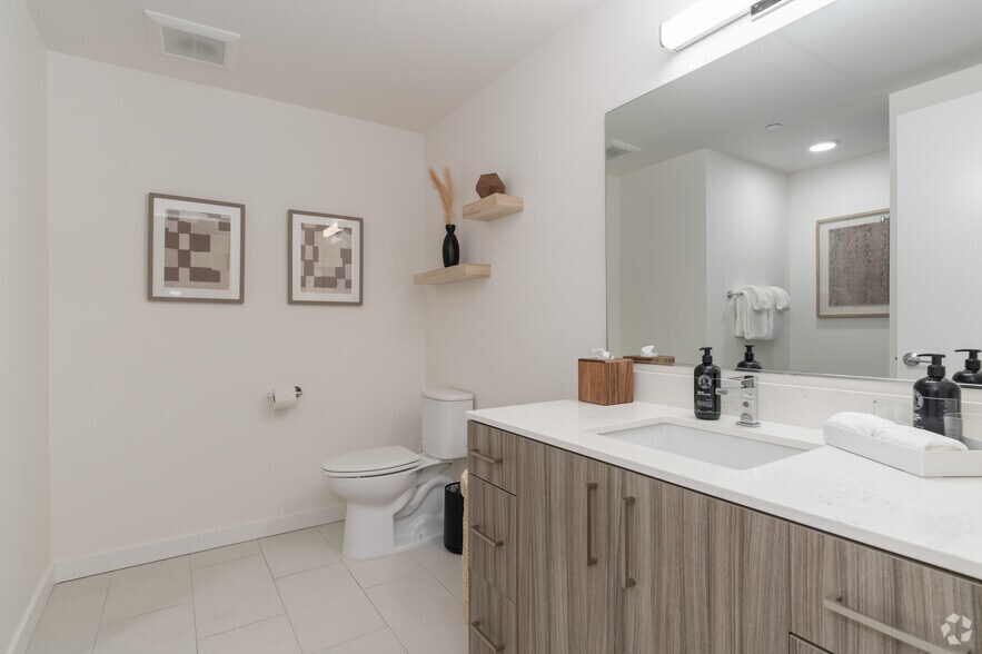 More Photos Of 1550 NW Naito Pky, Portland Apartments For Lease