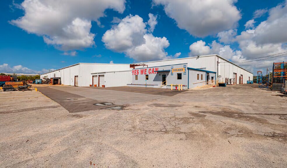 More Photos Of 5210 Causeway Blvd, Tampa Manufacturing For Lease