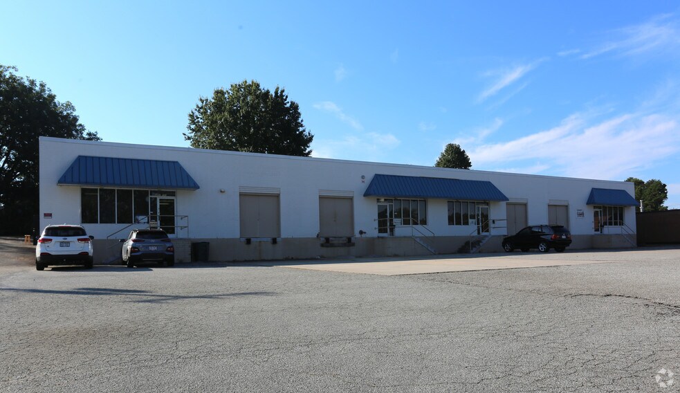 More Photos Of 1207 Textile Pl, High Point Warehouse For Lease
