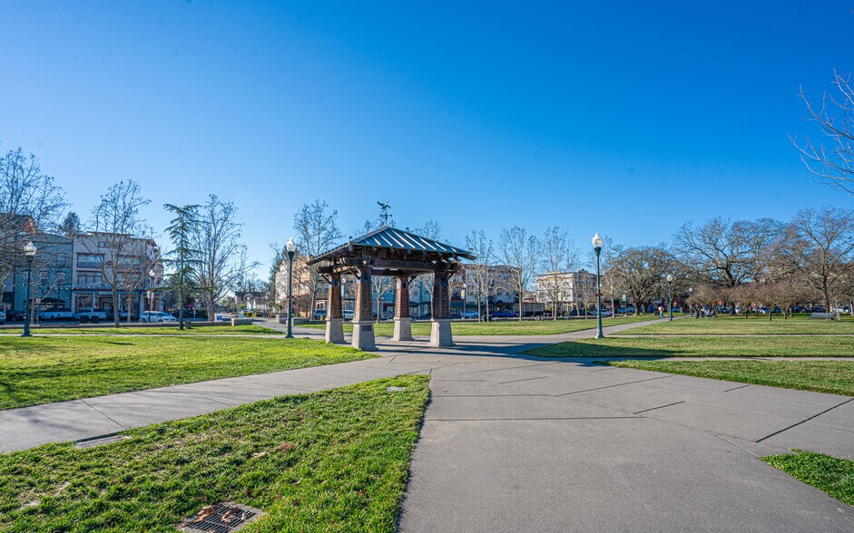 More Photos Of 220 Windsor River Rd, Windsor Apartments For Sale