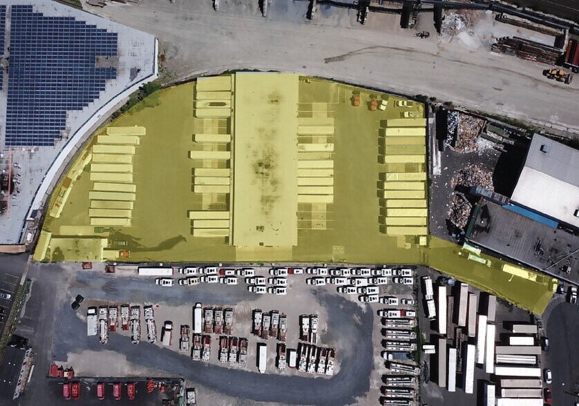 More Photos Of 1 Railroad Pl, Maspeth Warehouse For Lease