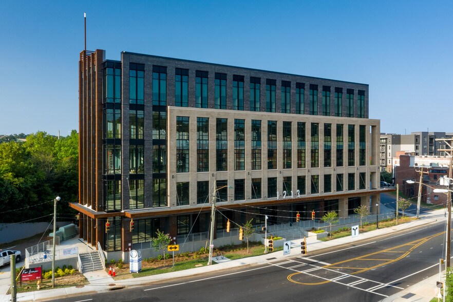 More Photos Of 1213 W Morehead St, Charlotte Office For Lease