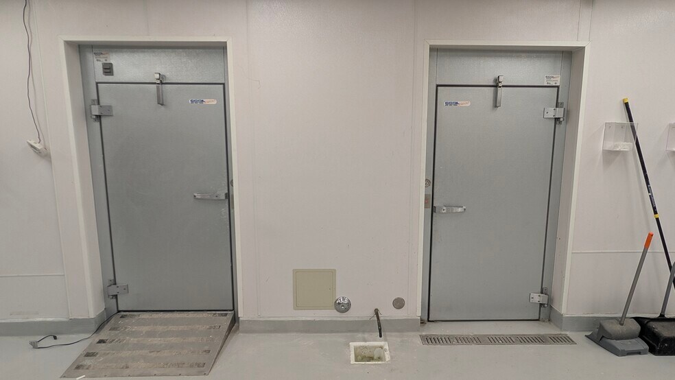 More Photos Of 175 Lewis Rd, San Jose Light Manufacturing For Sale