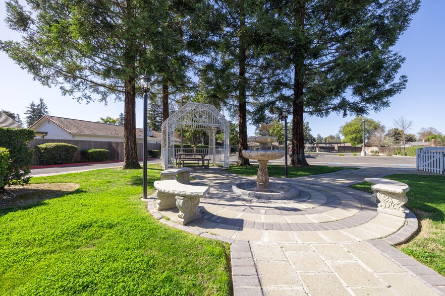 More Photos Of 2127 S Giddings St, Visalia Religious Facility For Lease