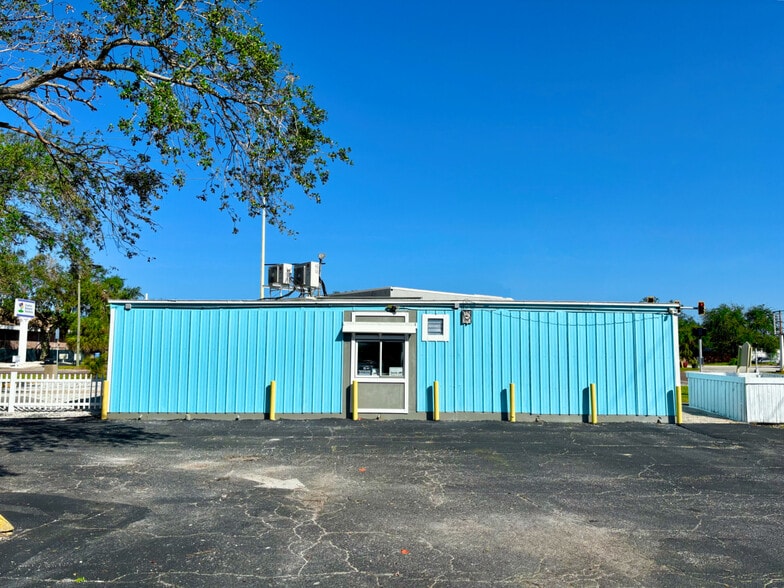 More Photos Of 5804 54th Ave N, Kenneth City Restaurant For Lease