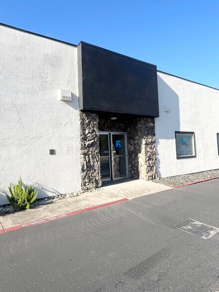 More Photos Of 209 Harding Blvd, Roseville Loft Creative Space For Lease