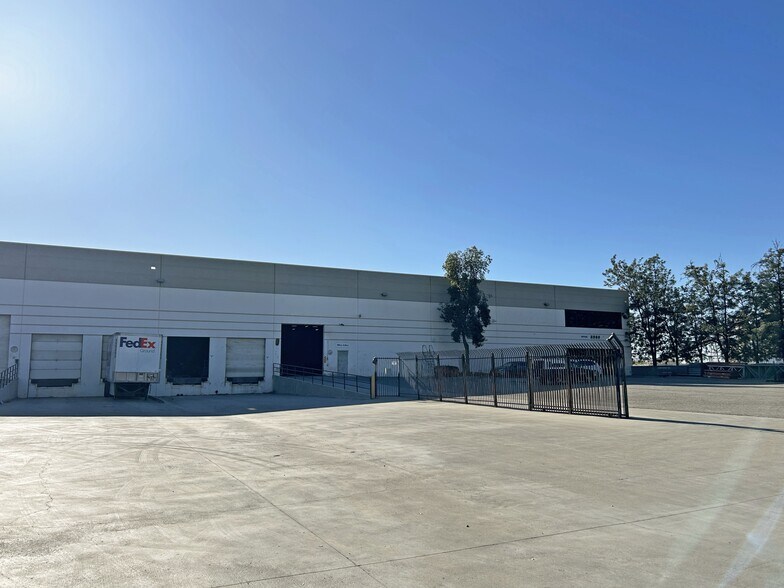 More Photos Of 8963-8969 Bradley Ave, Sun Valley Warehouse For Lease