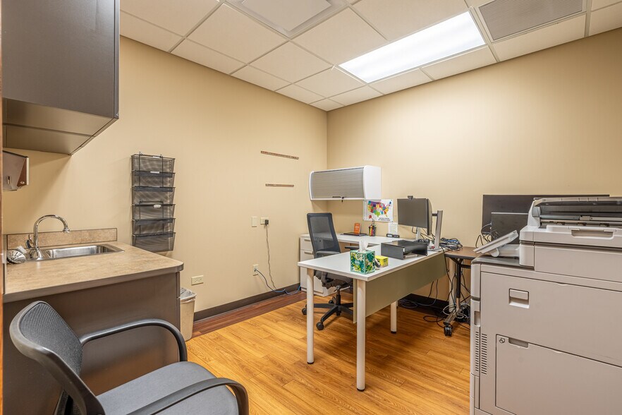 More Photos Of 16610 W 159th St, Lockport Medical For Sale