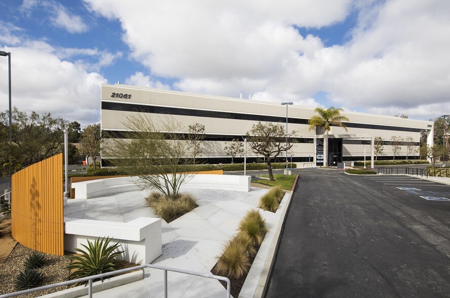 More Photos Of 21061 S Western Ave, Torrance Office For Lease