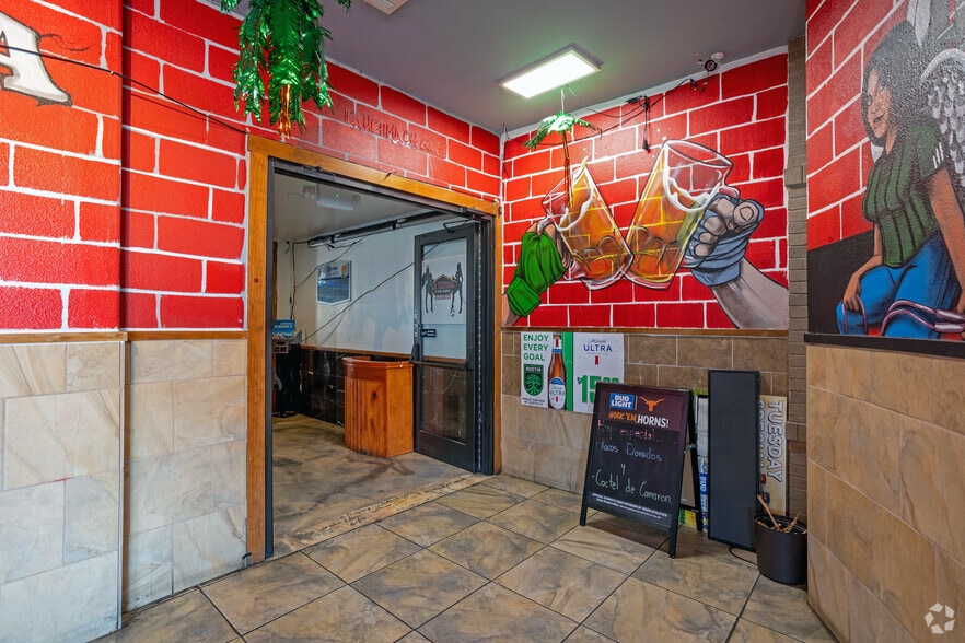 More Photos Of 9710 N Lamar Blvd, Austin Restaurant For Sale