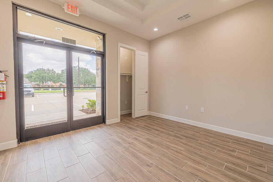 More Photos Of 5757 Flewellen Oaks Ln, Fulshear Office For Lease
