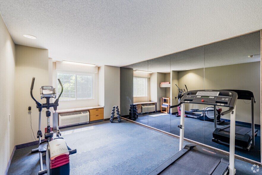 More Photos Of 2049 Leesburg Grove City Rd, Mercer Hotel For Sale