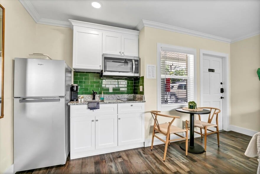 More Photos Of 1106 Main St, Safety Harbor Hotel For Sale