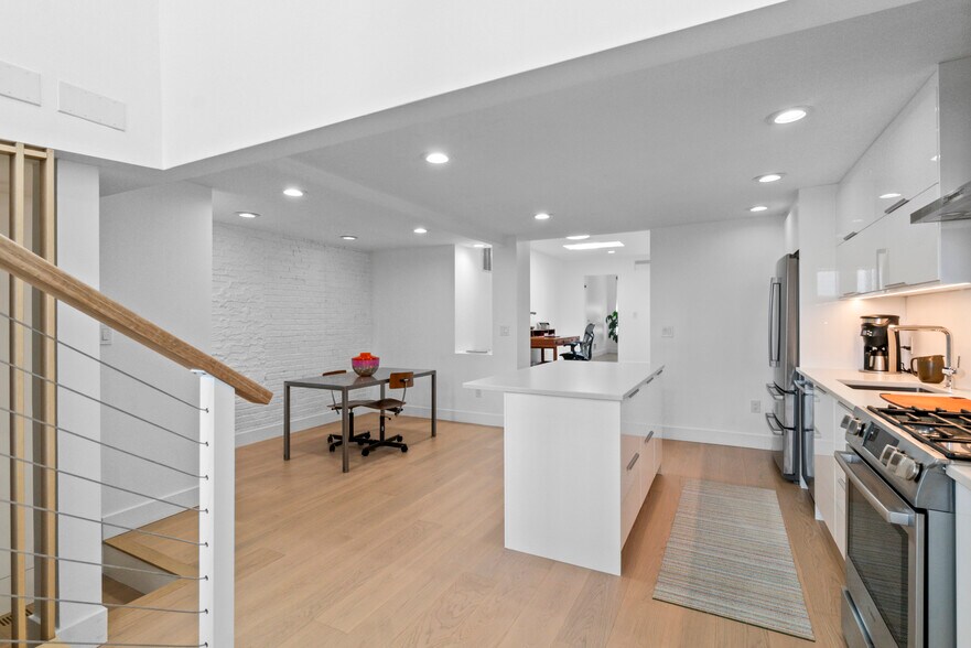 More Photos Of 422 S Highland Ave, Baltimore Storefront Retail Residential For Sale