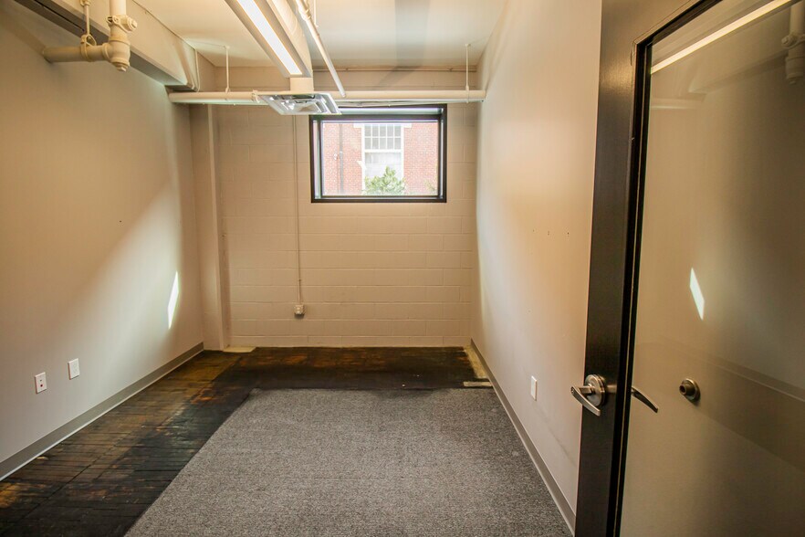 More Photos Of 615 Ferry St, Lafayette Office For Lease