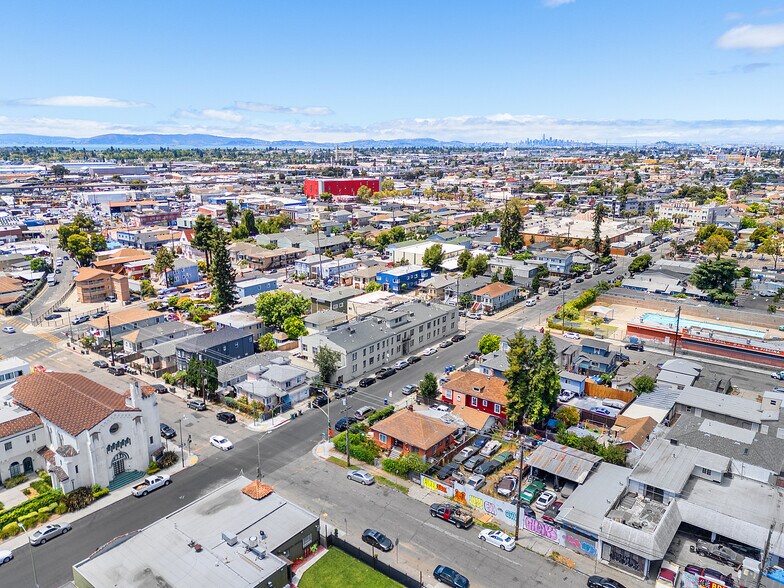 More Photos Of 4609 Bond St, Oakland Apartments For Sale