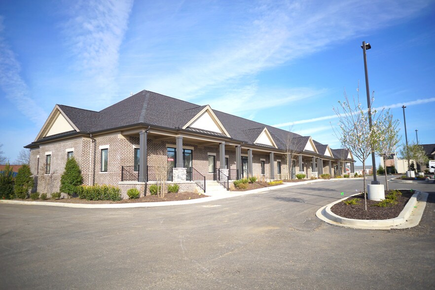 More Photos Of 132 Maple Row Blvd, Hendersonville Office For Lease