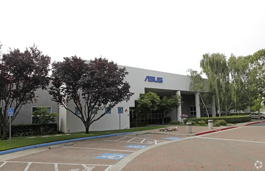More Photos Of 800 Corporate Way, Fremont Warehouse For Lease