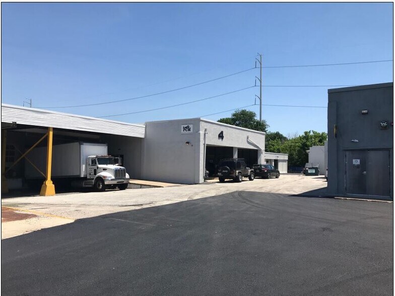 More Photos Of 500 Pine St, Holmes Warehouse For Lease
