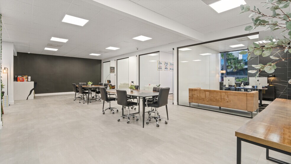 More Photos Of 1510 E Colonial Dr, Orlando Office For Lease