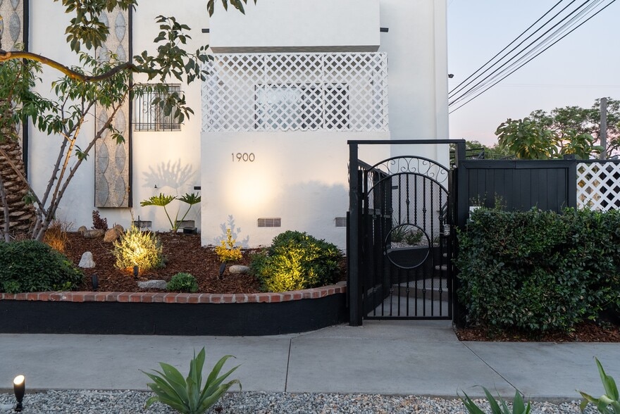 More Photos Of 1900 Dracena Dr, Los Angeles Apartments For Sale