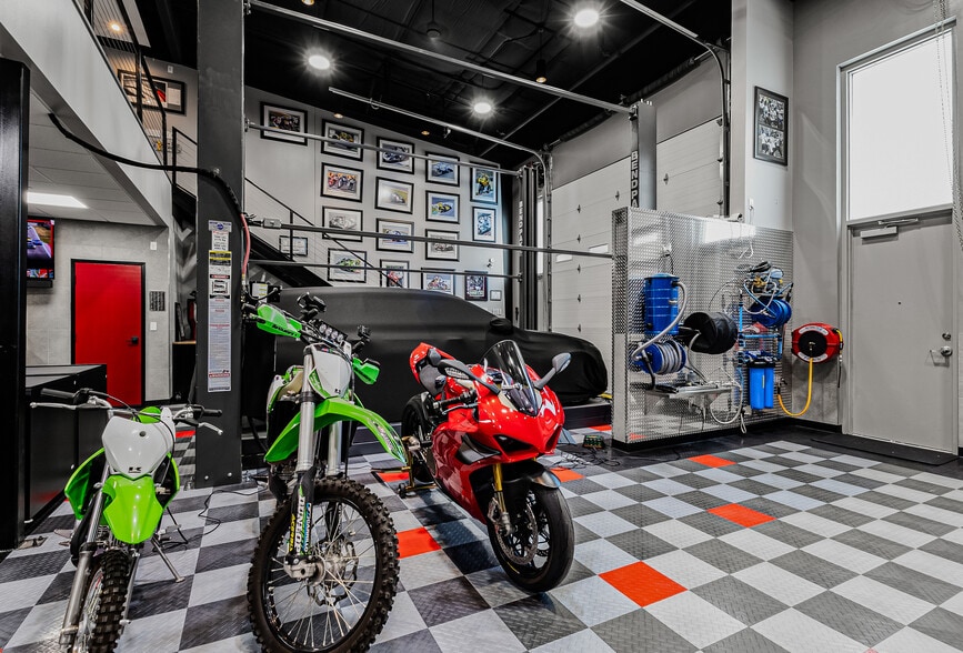 More Photos Of 1725 N Hwy 377, Roanoke Warehouse For Sale