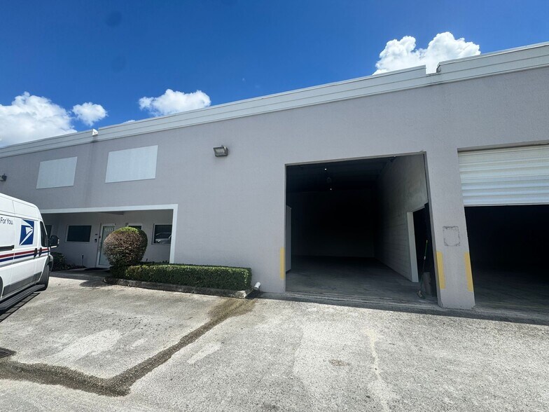 More Photos Of 10855 NW 29th St, Doral Light Manufacturing For Lease