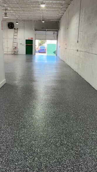 More Photos Of 4073 NE 5th Ter, Oakland Park Warehouse For Lease